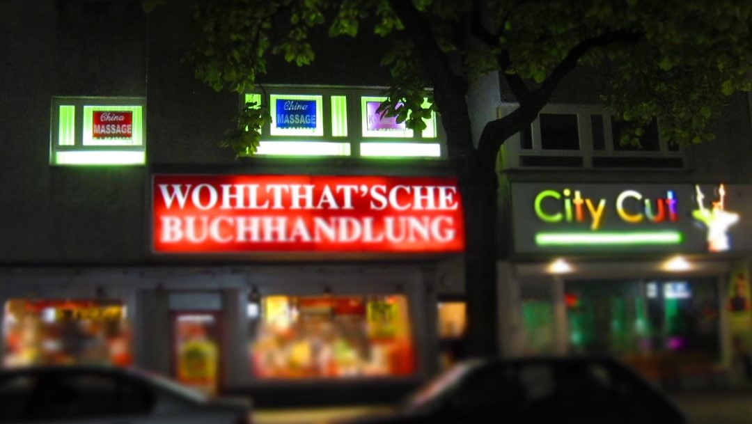Hausfront bei Nacht
